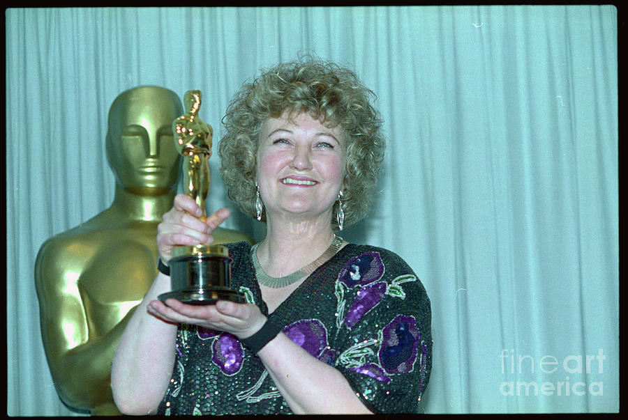 Brenda Fricker Holding Oscar Photograph by Bettmann