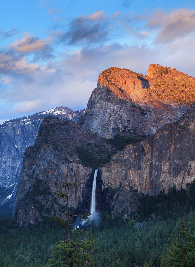 Bridal Veil Falls, Yosemite by M Bilton