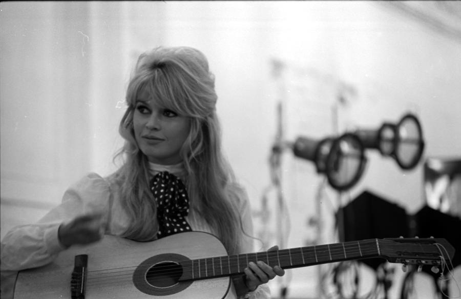 Brigitte Bardot Looking Right Playing Photograph By Don Ornitz Fine Art America 