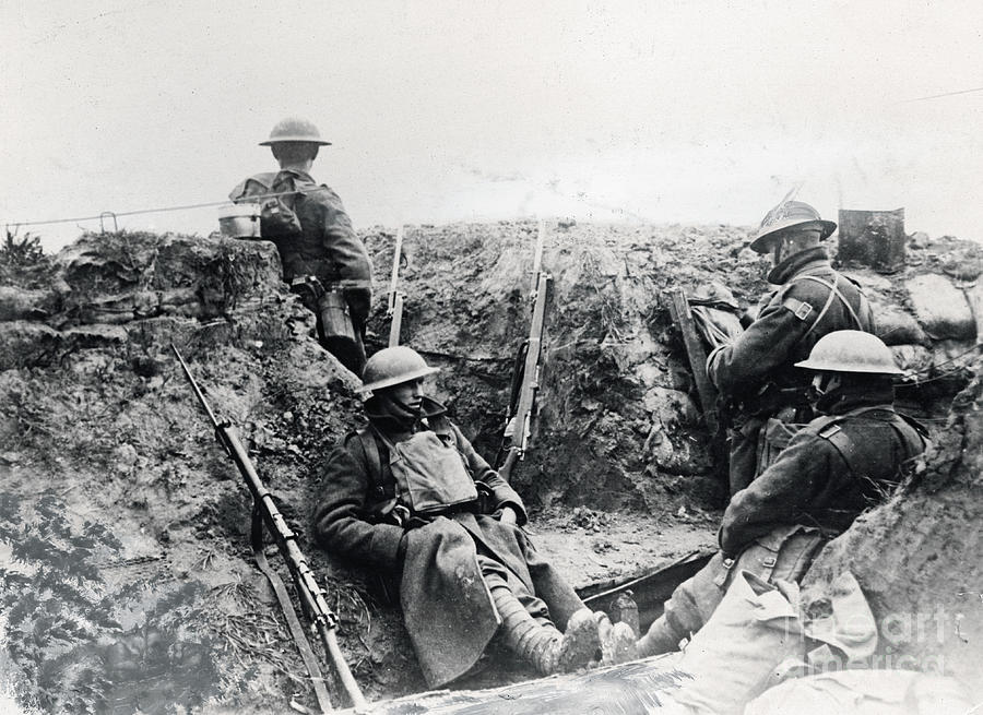 British Troops Advancing Photograph by Bettmann