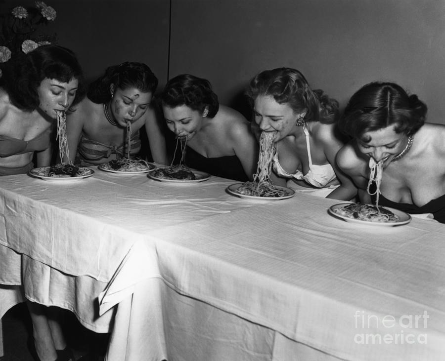 Broadway Showgirls Eating Spaghetti Photograph by Bettmann Broadway Showgirls Eating Spaghetti Photograph by Bettmann