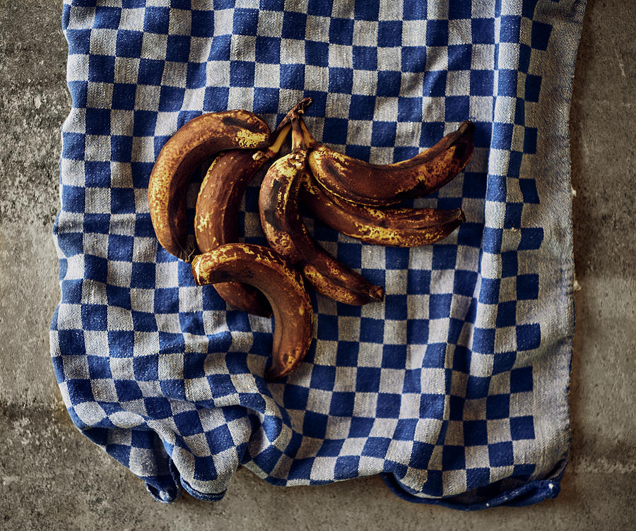 Brown Bananas On A Kitchen Towel Photograph by Angelika Grossmann