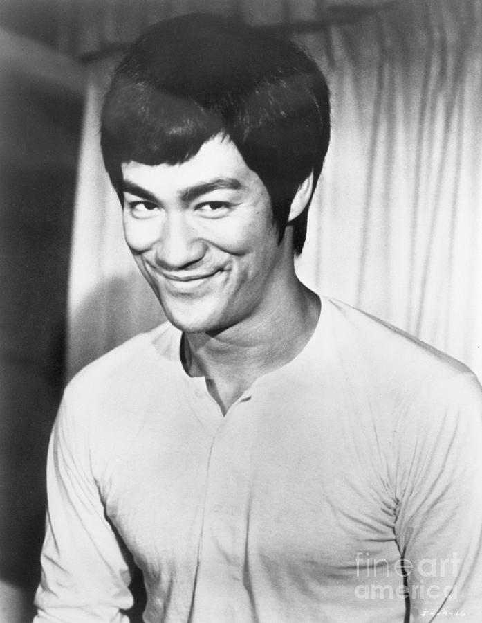 Bruce Lee Smiling Photograph by Bettmann