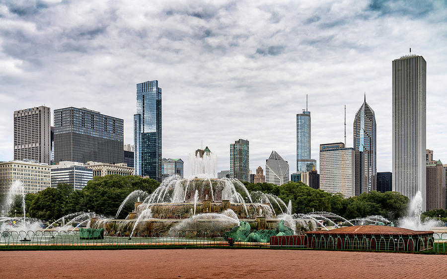 Buckingham Fountain Photograph by Framing Places