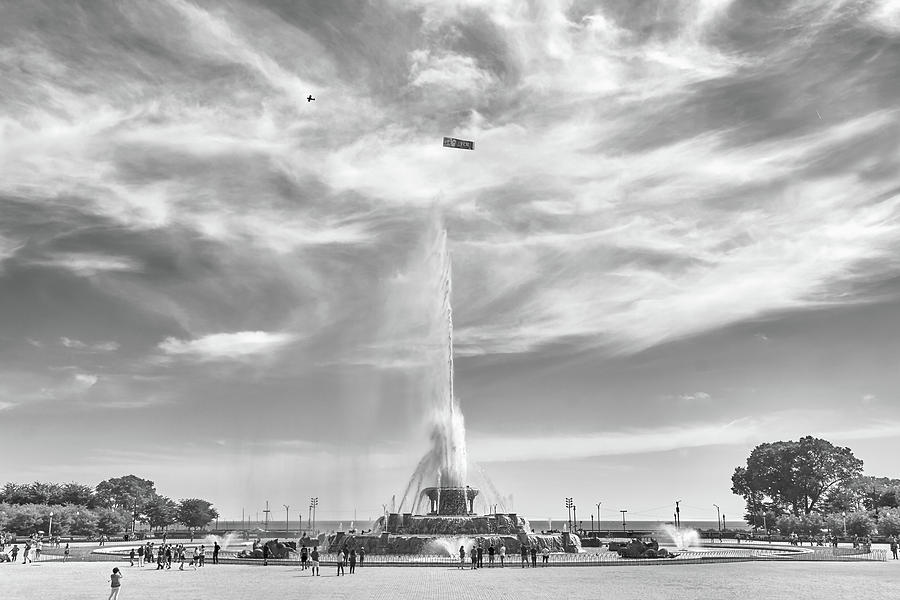Buckingham Fountain in Chicago Photograph by Jim Hughes