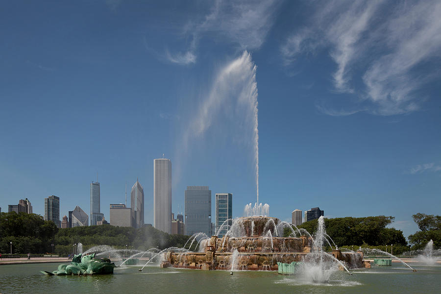 Buckingham Fountain In Daytime Photograph by Steve Lewis Stock