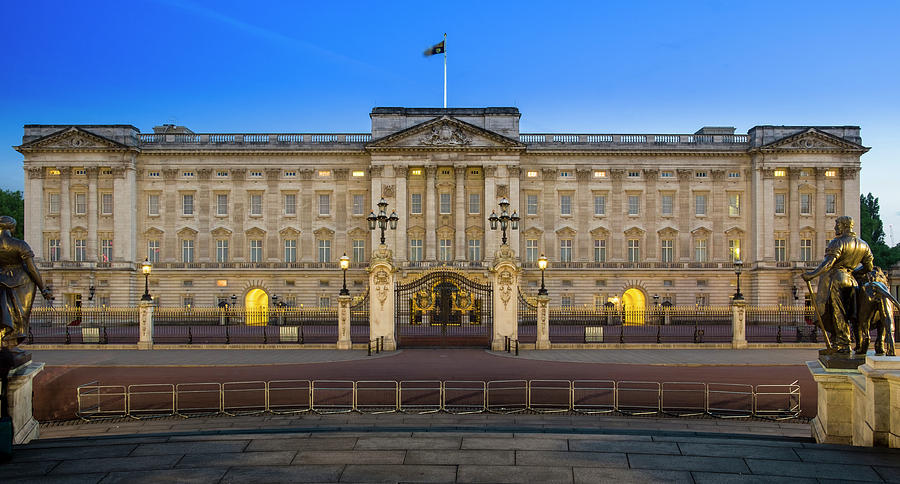 Buckingham Palace Photograph by David L Moore