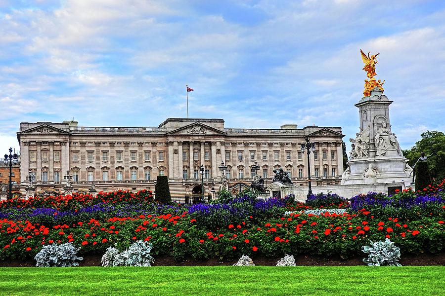 Buckingham Palace London UK United Kingdom Garden Photograph by Toby McGuire