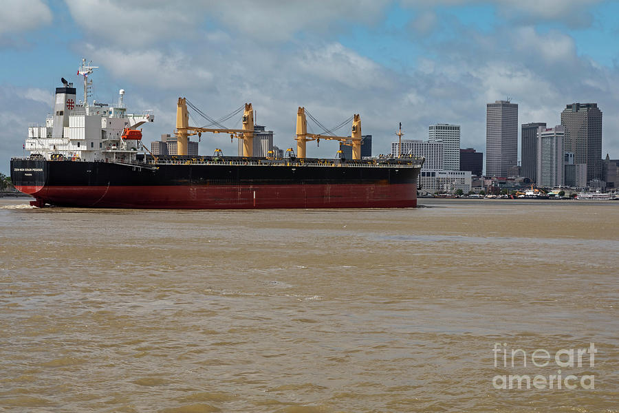 Bulk Cargo Carrier On The Mississippi At New Orleans Photograph by Jim West/science Photo Library