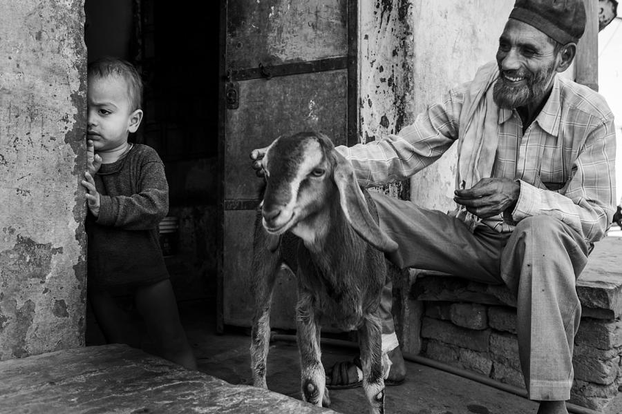 Black And White Photograph - Bundi, India by Orna Naor