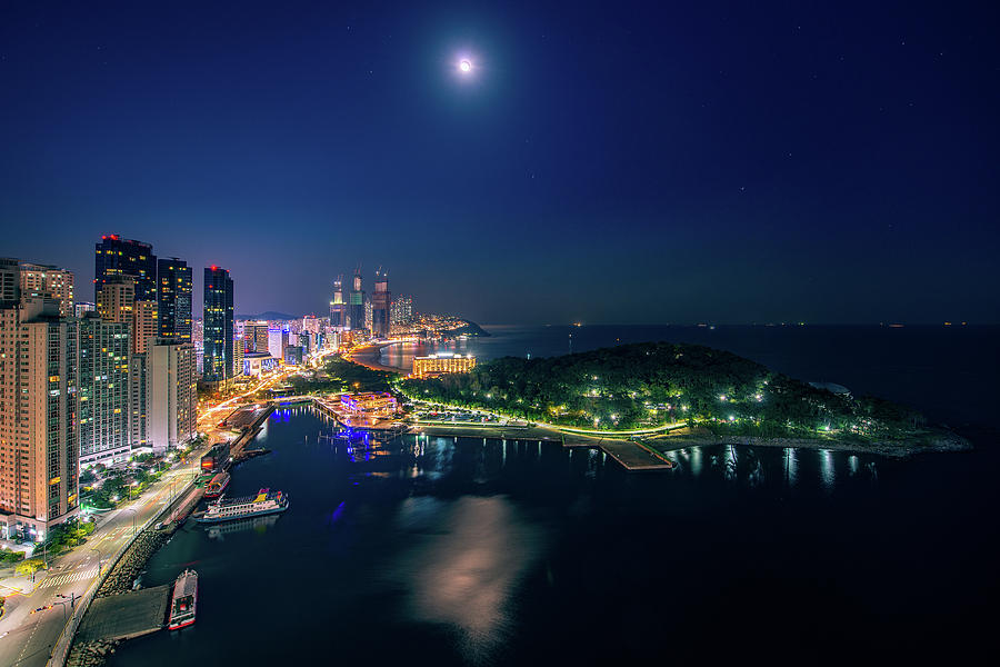 Busan beach view from roof top of hotel in Busan city in night t ...