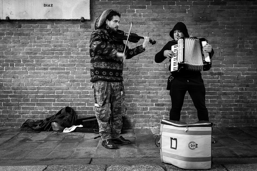 Buskers Photograph - Buskers by Giuseppe Soffritti