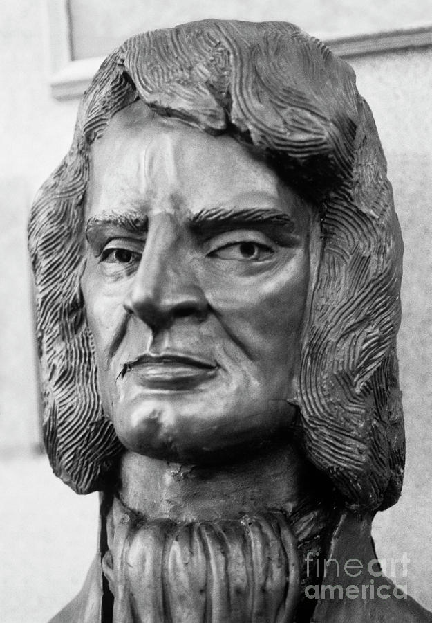 Bust Of Robert Hooke Photograph by Adam Hartdavis/science Photo