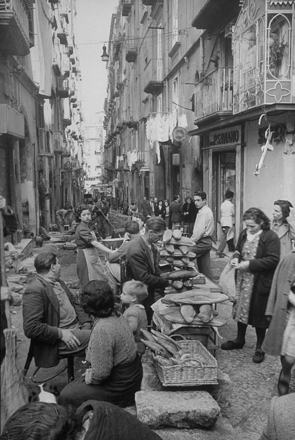 Buying Bread in Naples Photograph by Alfred Eisenstaedt