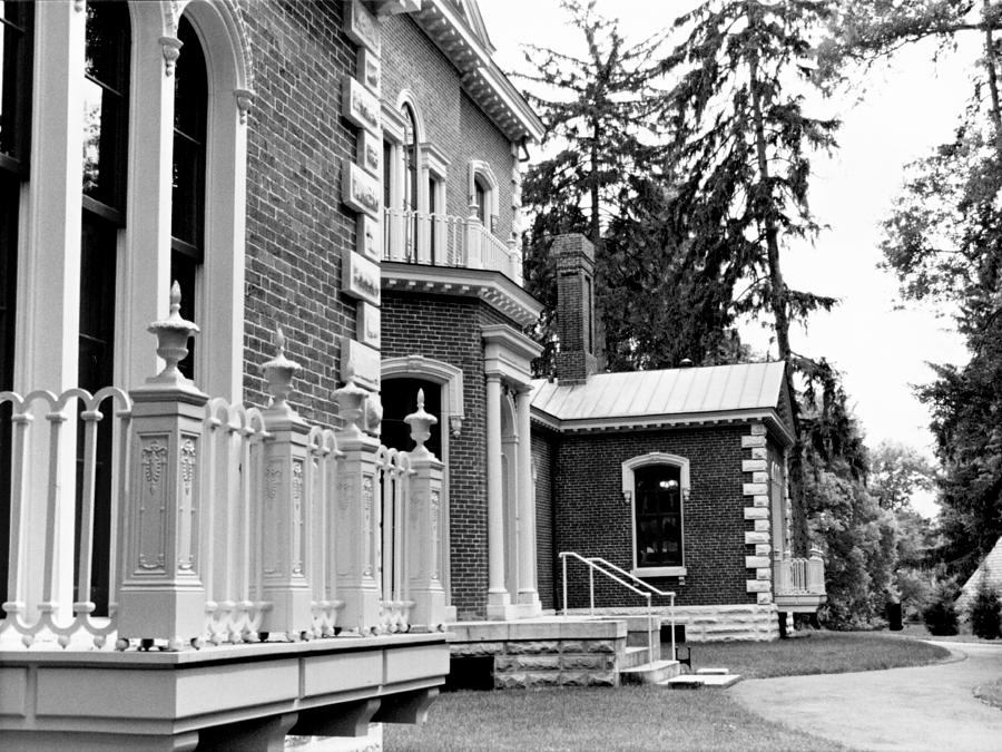 BW Ashland Estate House, Front Left View Photograph by Mike McBrayer