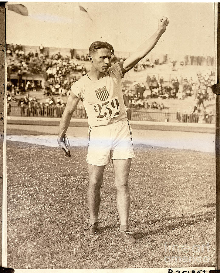 C. Houser, Gold Medal Discus Athlete Photograph by Bettmann