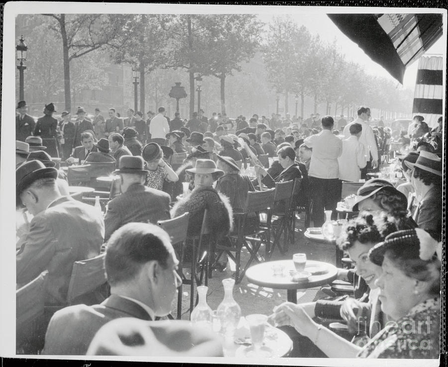 Cafe De La Paix On The Champs-elysee Photograph by Bettmann Cafe De La Paix On The Champs-elysee Photograph by Bettmann