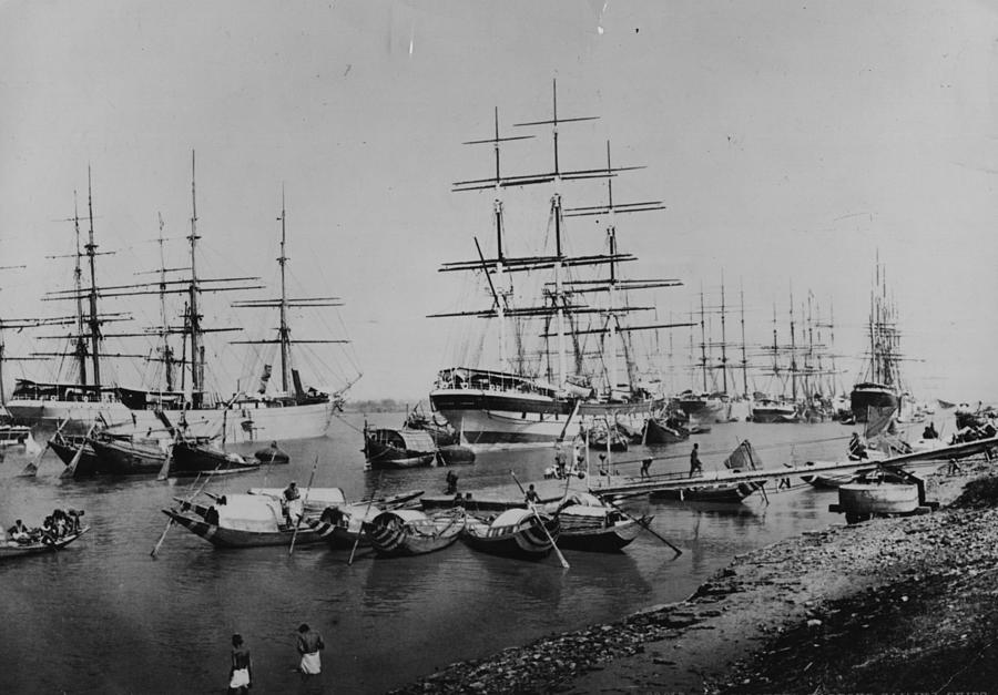Calcutta Harbour Photograph by Hulton Archive