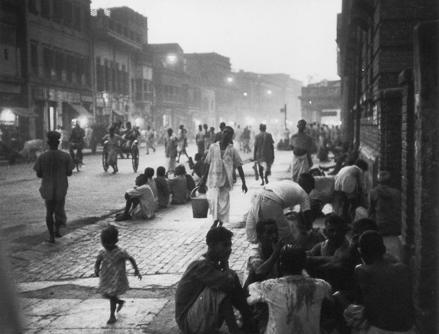 Calcutta Street Photograph by Hulton Archive