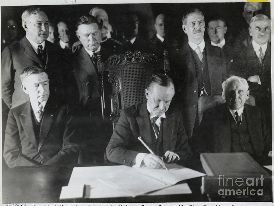 Calving Coolidge Signing Kellogg Peace Photograph by Bettmann