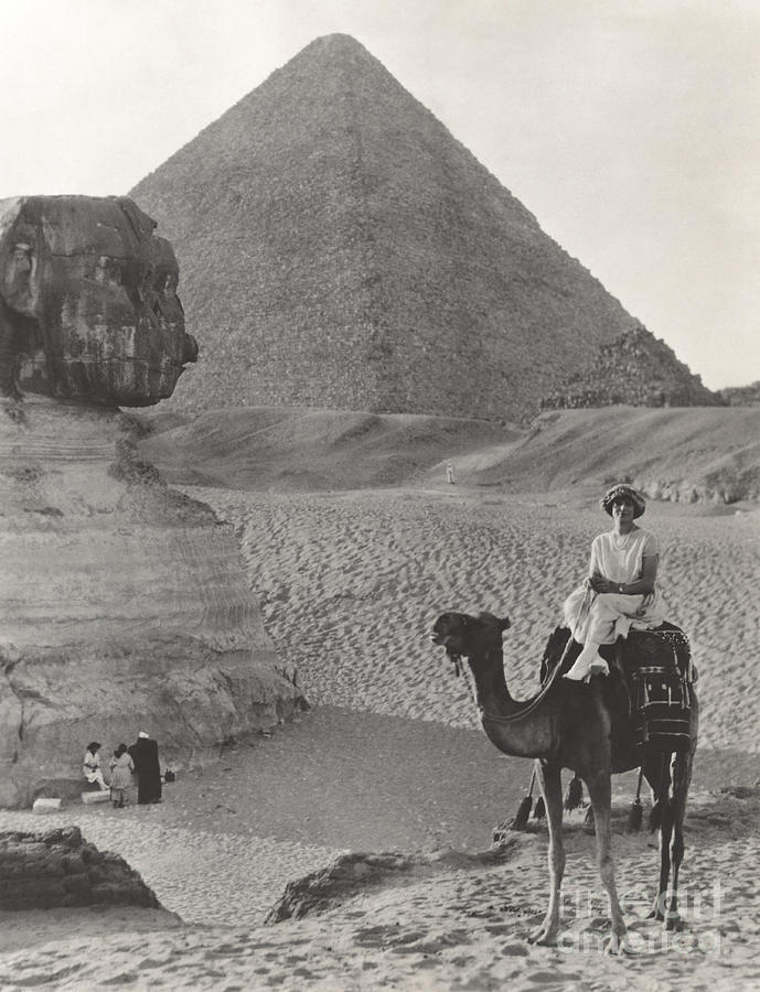 1920s Photograph - Camel Ride At The Sphinx And Pyramids by Everett Collection 1920s Photograph - Camel Ride At The Sphinx And Pyramids by Everett Collection