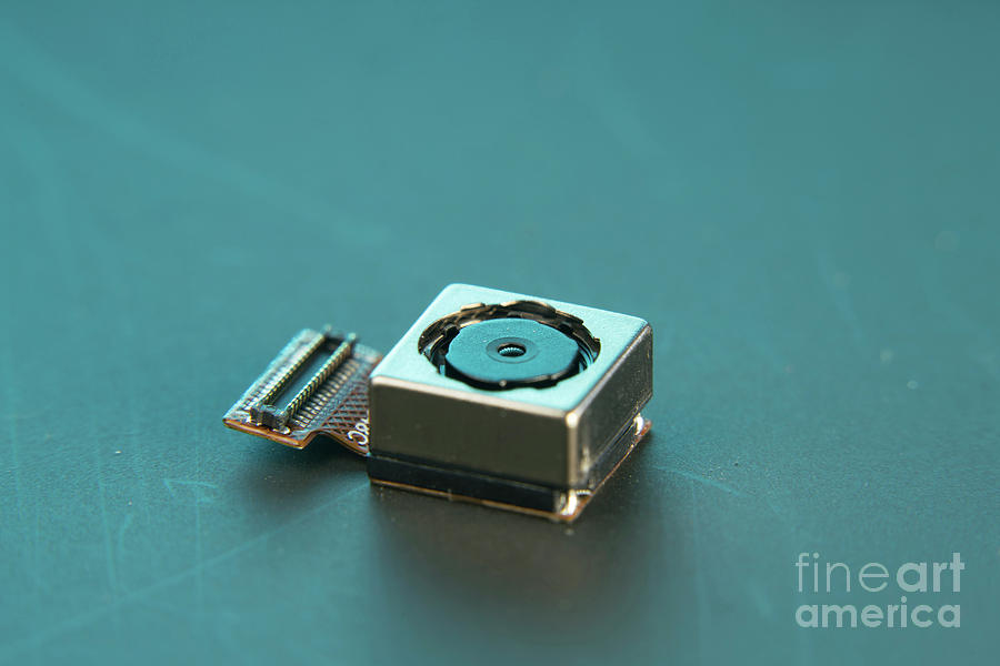Camera Module For Mobile Phone Photograph by Wladimir Bulgar/science Photo Library