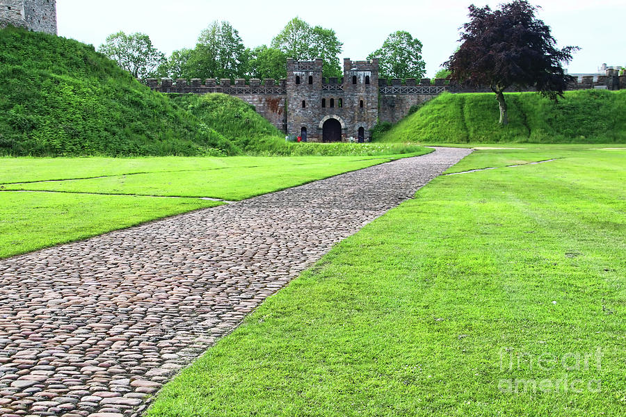 Cardiff Castle Walkway 8386 Photograph by Jack Schultz