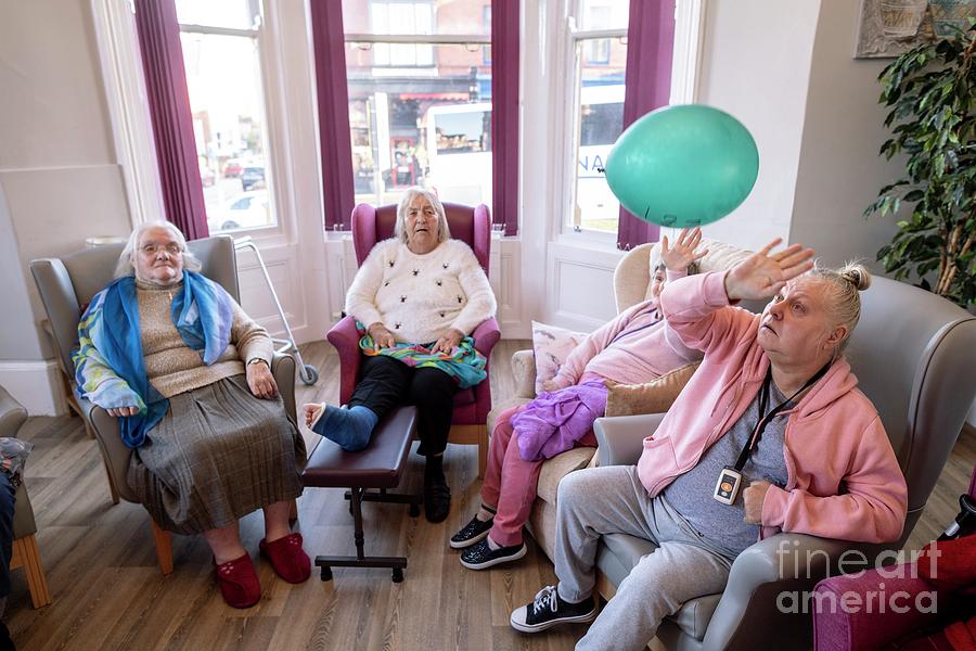 Care Home Residents In Communal Activity Session Photograph By Jim Varney Science Photo Library