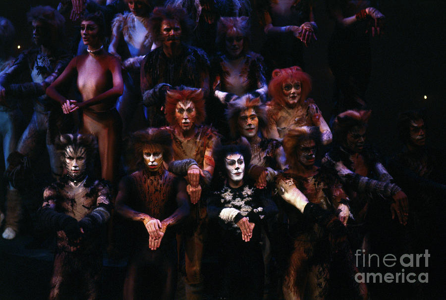 Cast Of Cats At Awards Show Photograph by Bettmann