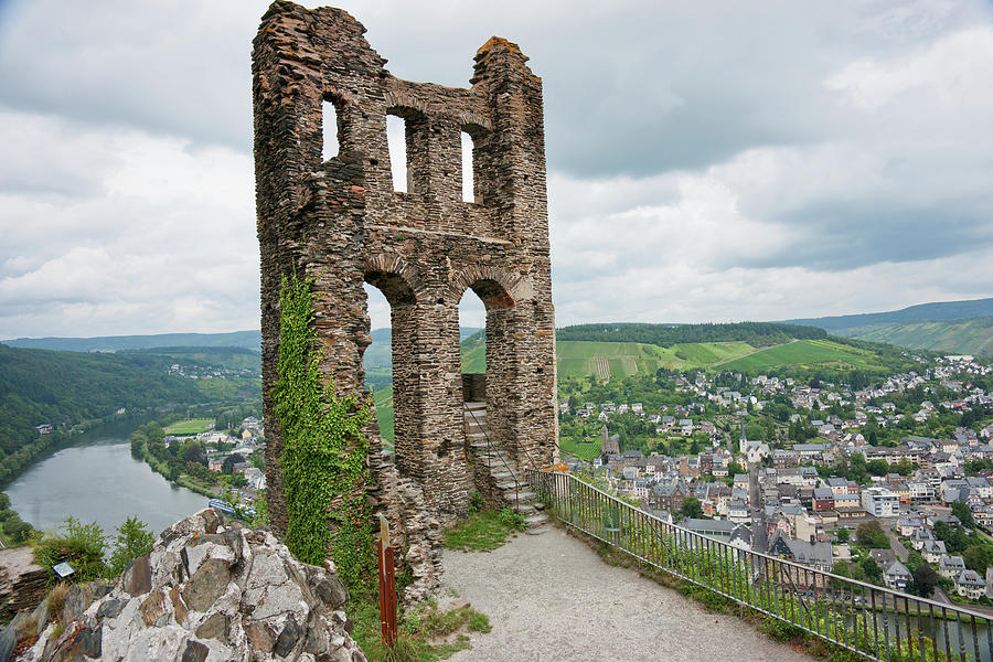 Castle Grevenburg Ruins Photograph by Guy Heitmann / Design Pics