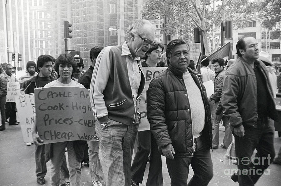Cesar Chavez And Fred Ross At Boycott Photograph by Bettmann