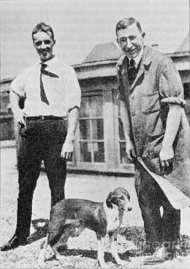 Dog Photograph - Charles Best And Sir Frederick Banting by Science Photo Library