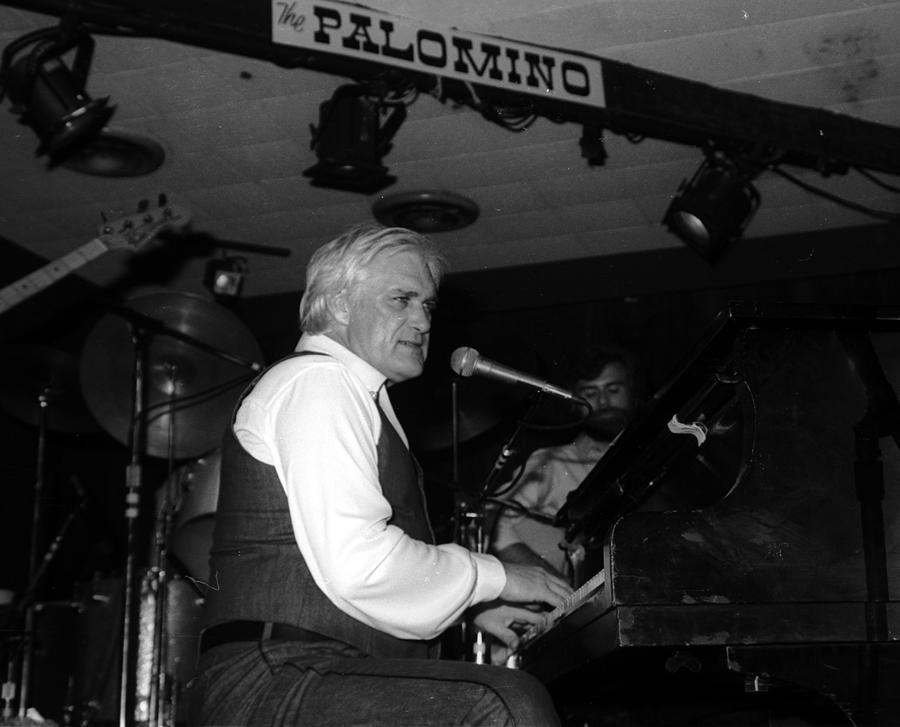 Black And White Photograph - Charlie Rich At The Palomino by Michael Ochs Archives
