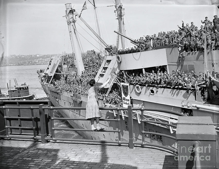 Cheering Soldiers On Ship Deck In New Photograph by Bettmann