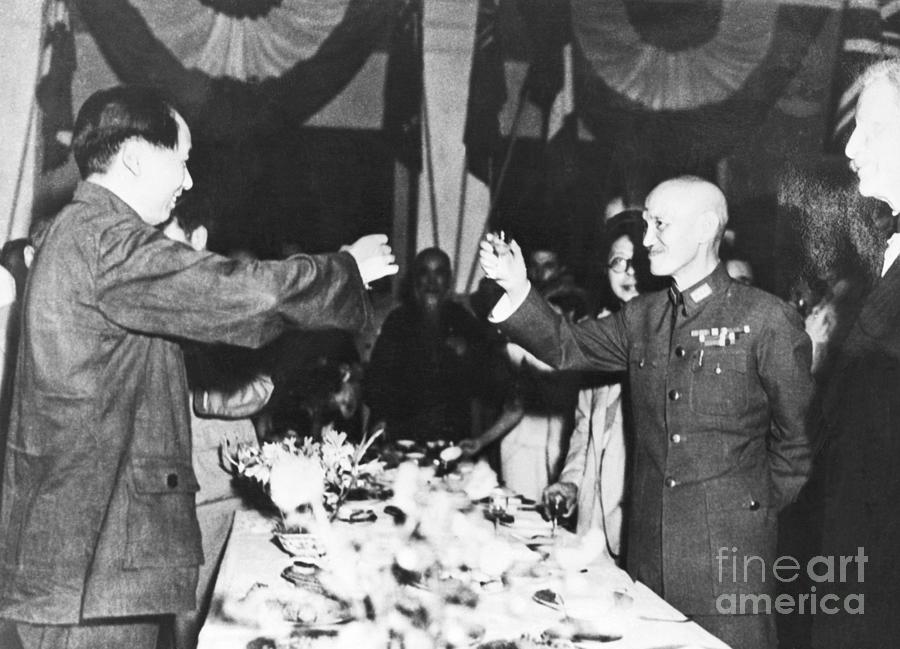 Chiang Kai-shek And Mao Zedong Toasting Photograph by Bettmann