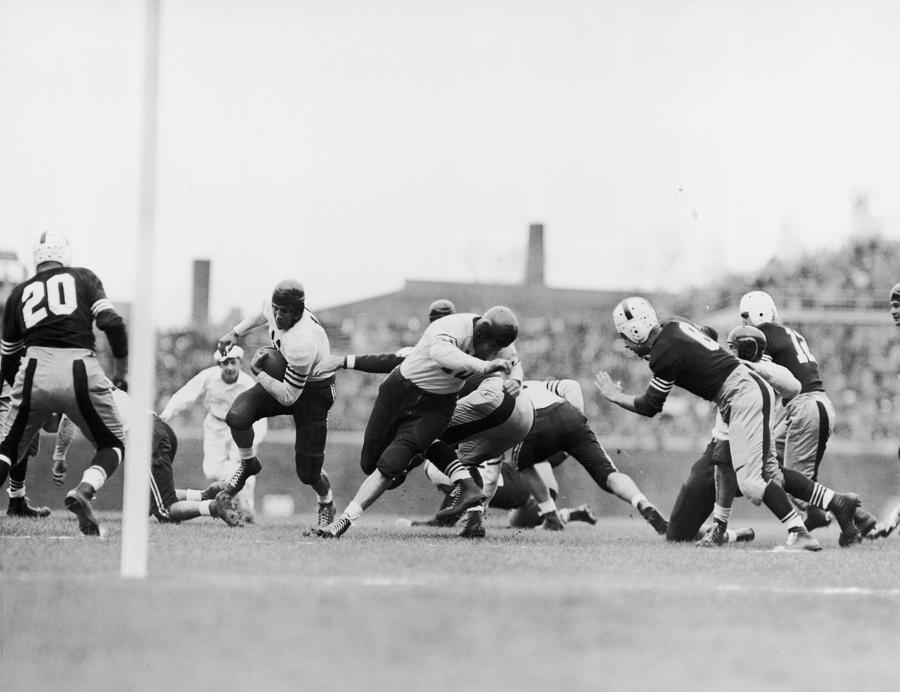 Chicago Bears Photograph - Chicago Bears Beat Brooklyn Dodgers by Keystone-france