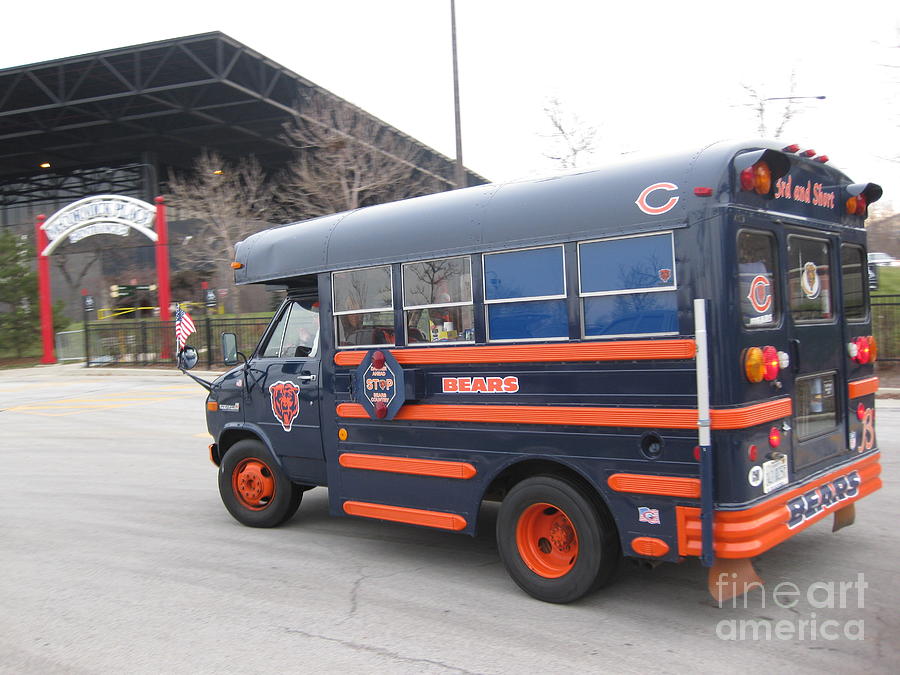 How to get to Chicago Bears Pro Shop (South) by Bus, Chicago 'L' or Train?