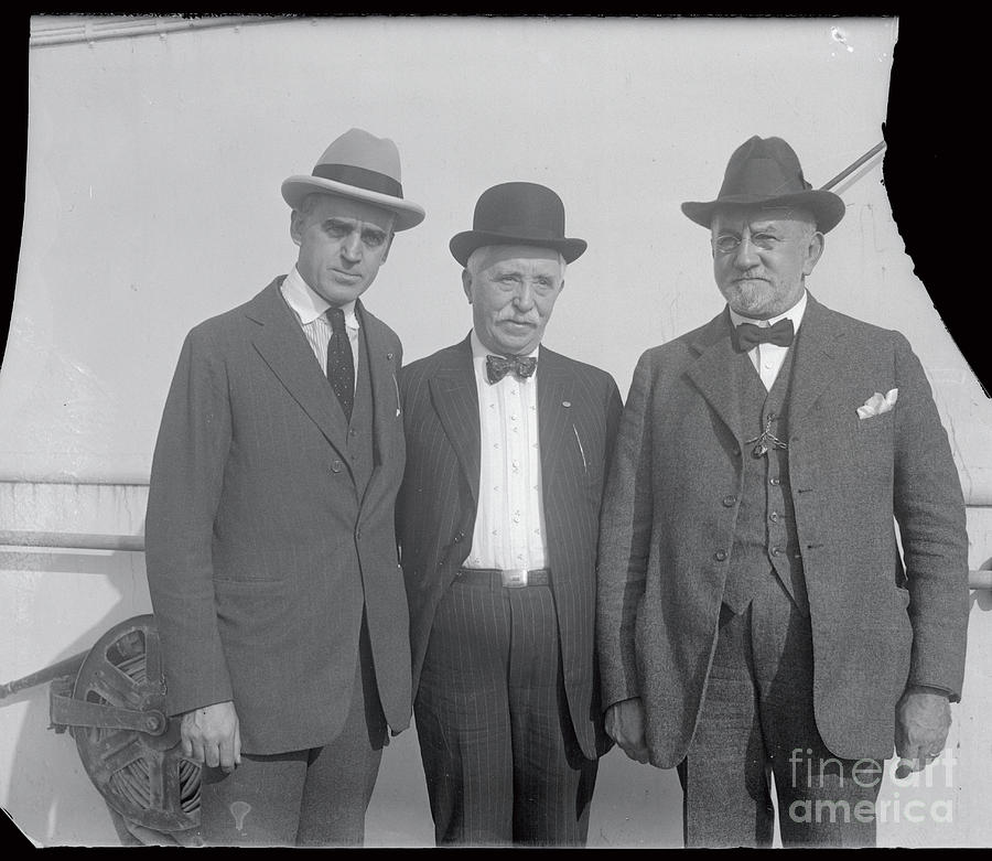 Chicago Cogressmen Arriving In New York Photograph by Bettmann