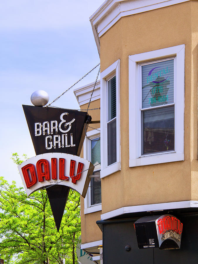 CHICAGO DAILY Daily Bar and Grill Photograph by William Dey