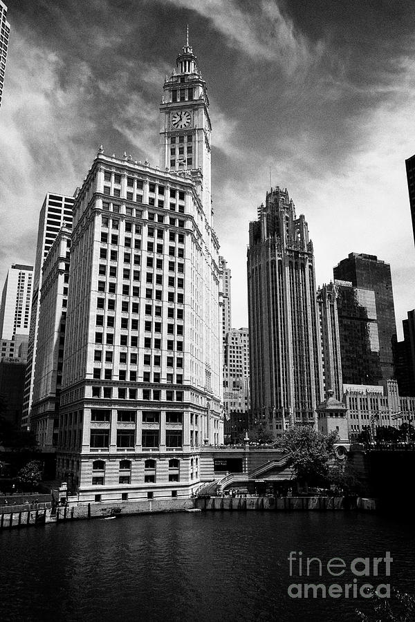 Chicago River View Of The Wrigley Building And Tribune Tower Downtown ...