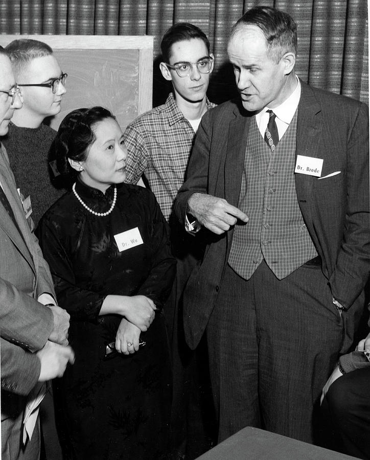Columbia University Photograph - Chien-shiung Wu, Chinese-american by Science Source