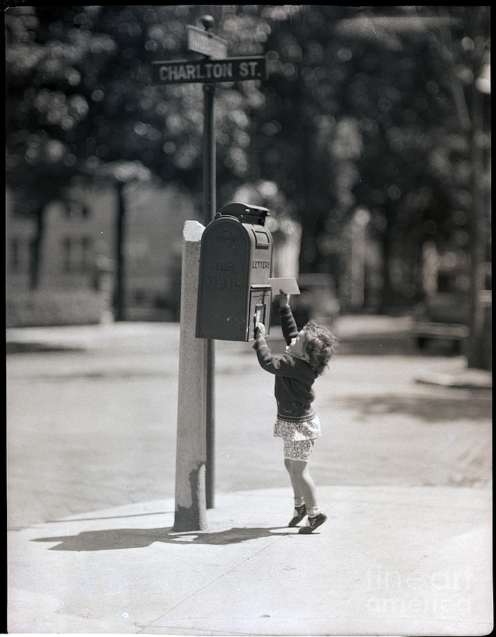 Child Reaching Into Mailbox Photograph by Bettmann