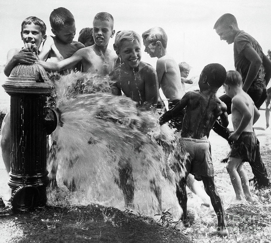 Children Bathe In Fire Hydrant Spray Photograph by Bettmann