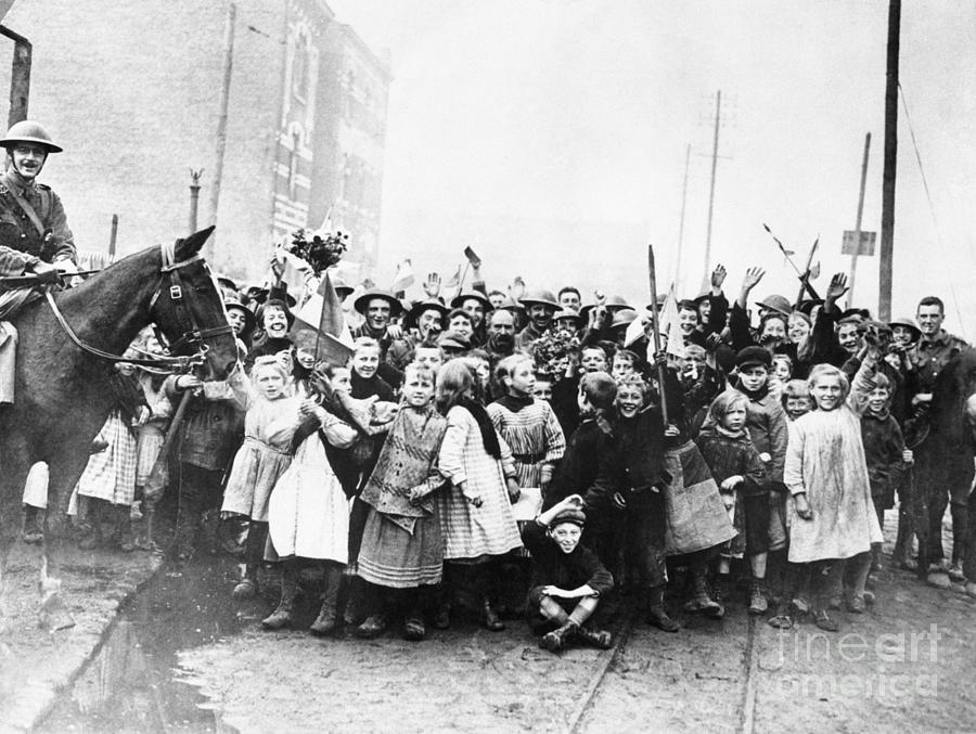 Children Cheer The 57th Division Photograph by Bettmann