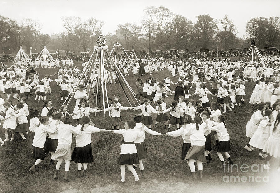 Children Dancing Around Maypole Photograph by Bettmann