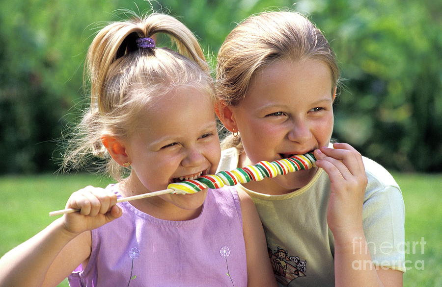 Children Eating Photograph by Science Photo Library Children Eating Photograph by Science Photo Library