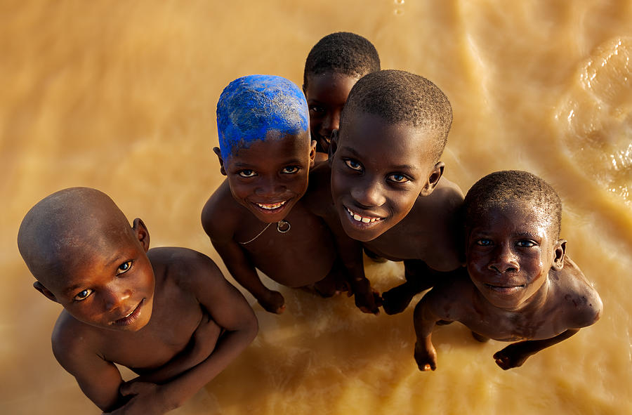 Children In The Niger River. Mali. Photograph by Gustavo Rodriguez Rodriguez