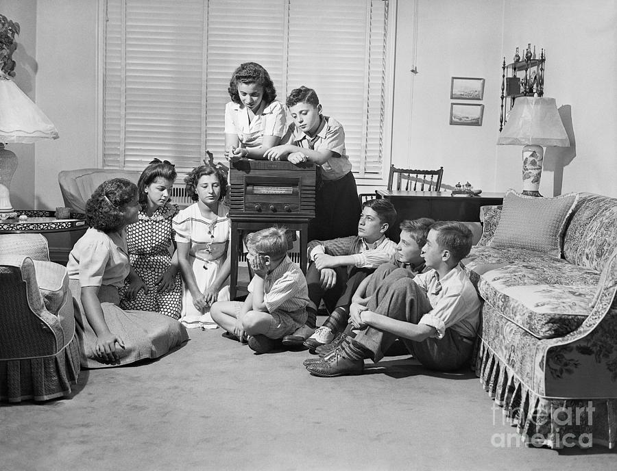 Children Listening To Roosevelt Radio Photograph by Bettmann