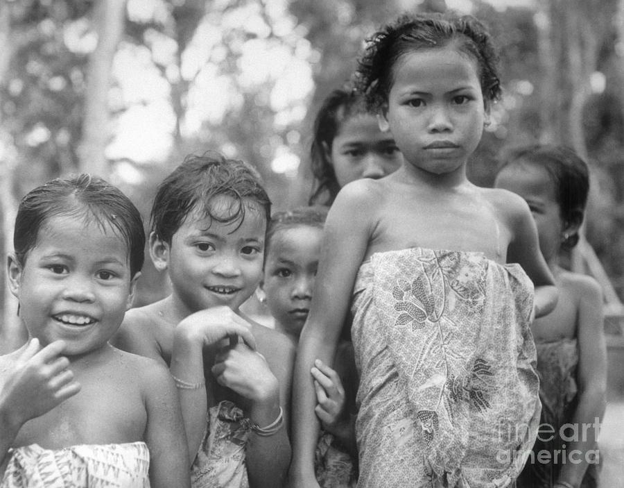 Children Of Borneo Photograph by Bettmann
