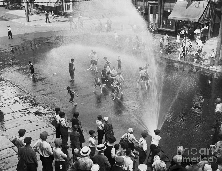 Children Playing In The Water Photograph by Bettmann